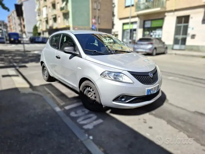 Lancia Ypsilon