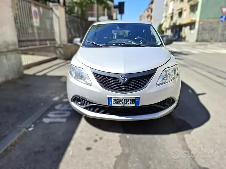 Lancia Ypsilon 2018 photo 2