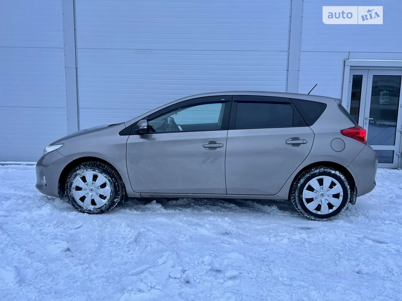 Toyota Auris 2013 photo 3