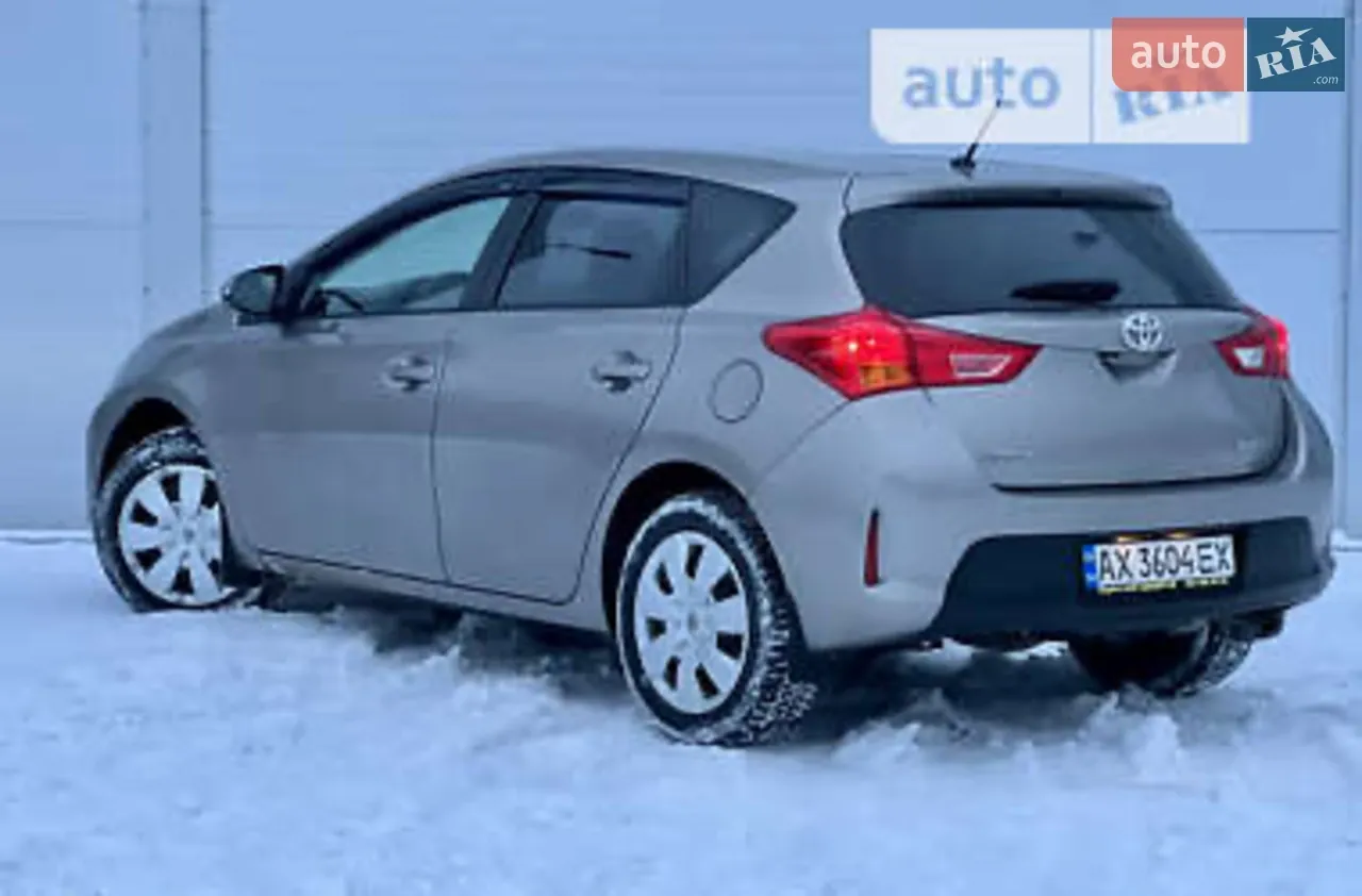 Toyota Auris 2013 photo 2