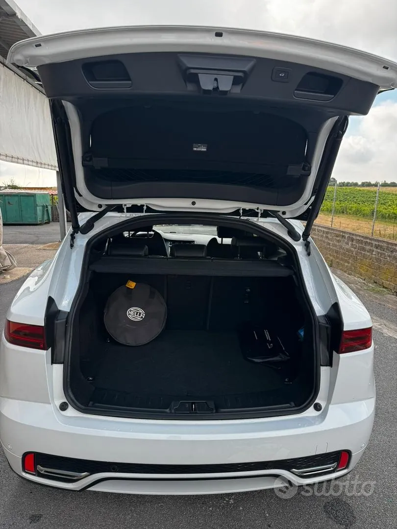 Jaguar E-Pace 2023 photo 2
