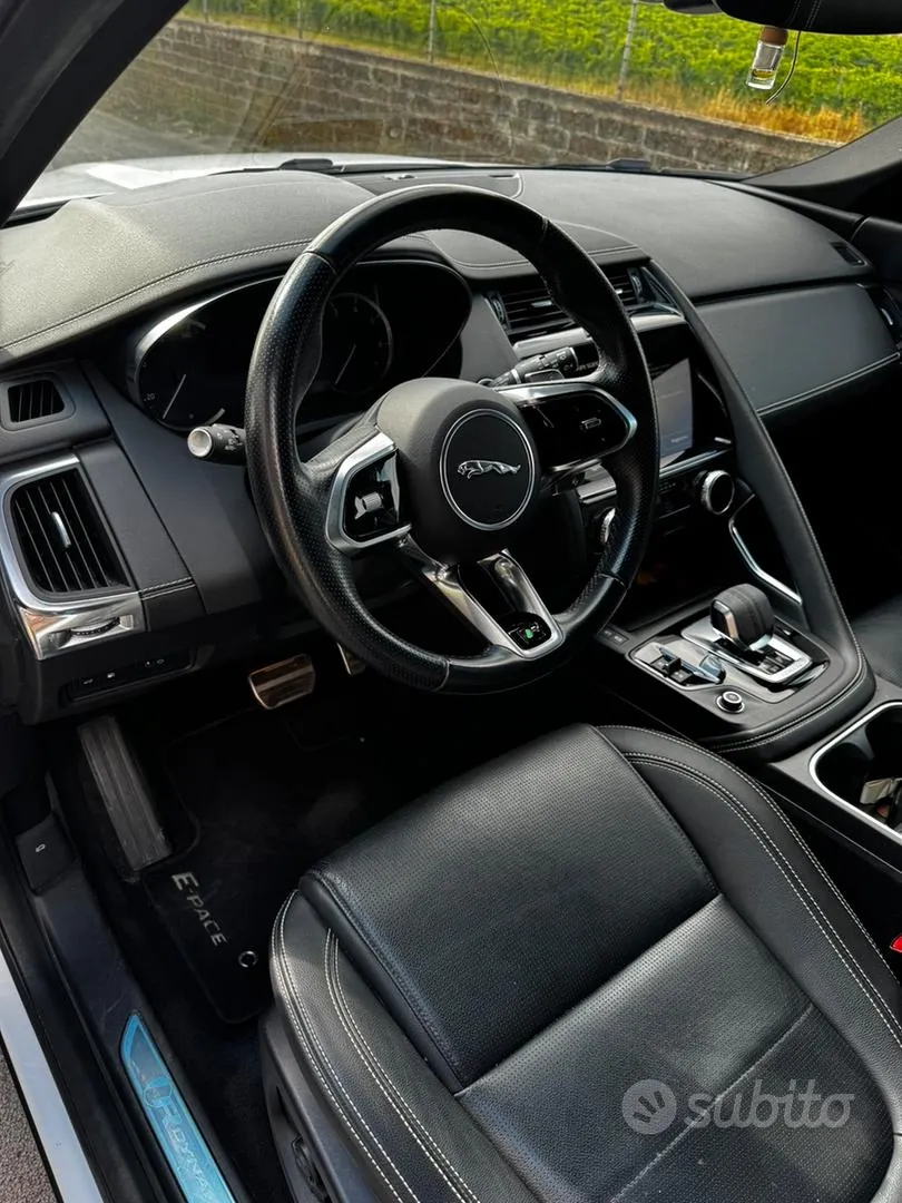Jaguar E-Pace 2023 photo 3