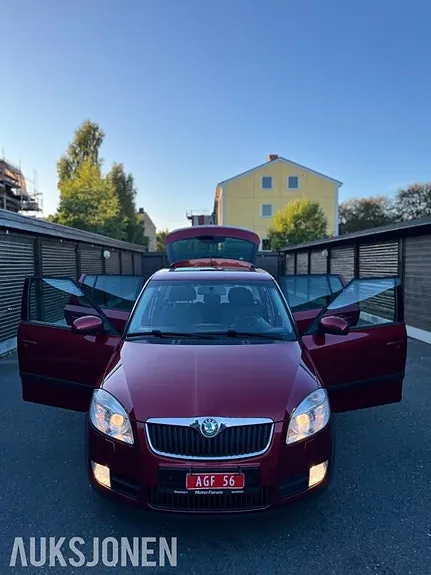Skoda Fabia 2008 photo 3