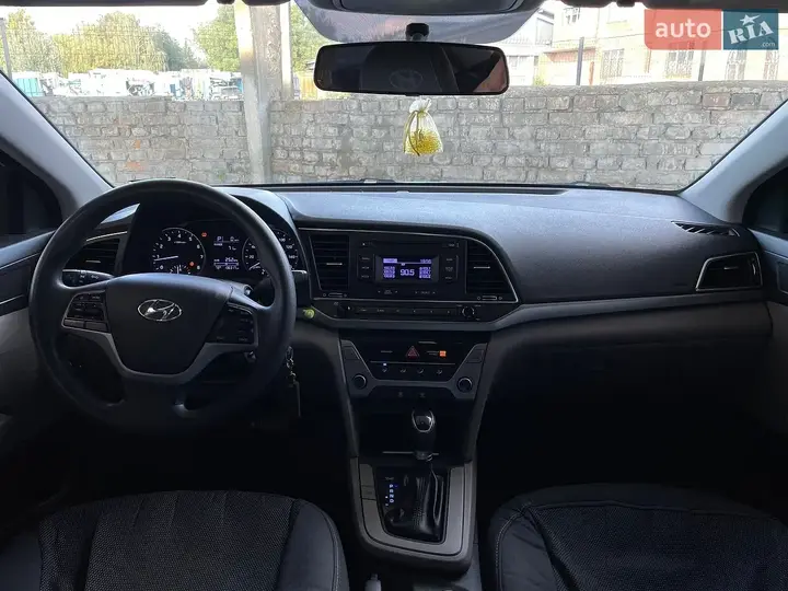 Hyundai Elantra 2018 photo 2