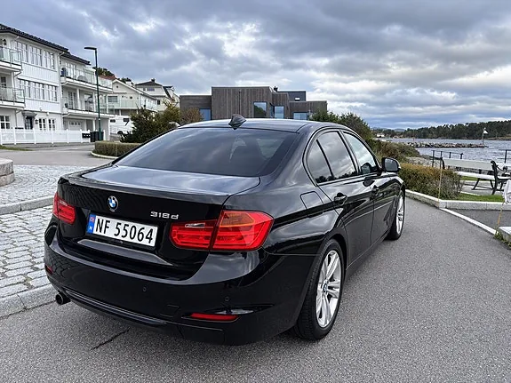 BMW 318D 2012 photo 2