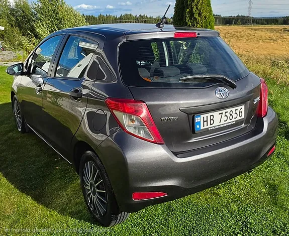 Toyota Yaris 2013 photo 5