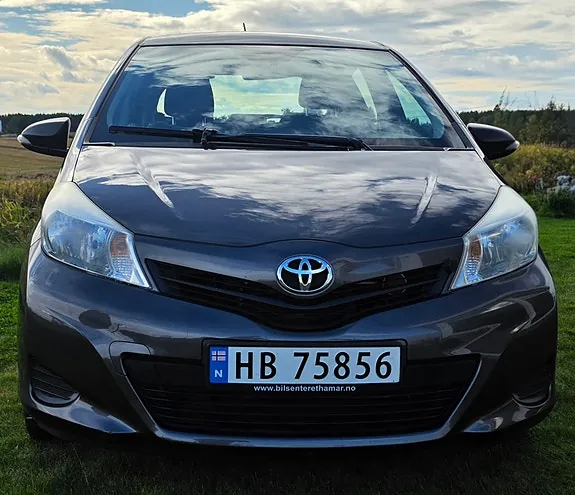 Toyota Yaris 2013 photo 3