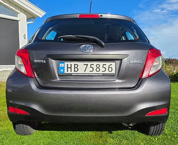 Toyota Yaris 2013 photo 4