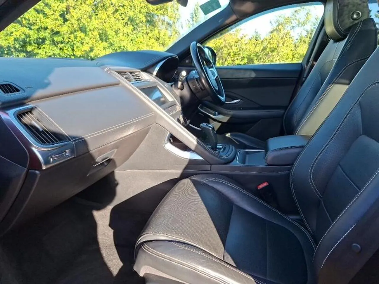 Jaguar E-Pace 2018 photo 5