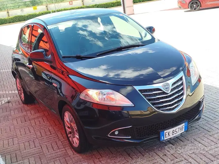 Lancia Ypsilon 2011 photo 2