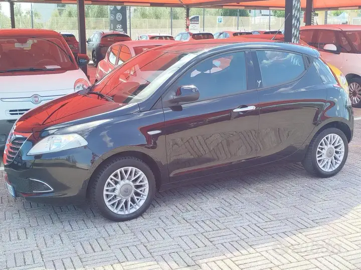 Lancia Ypsilon