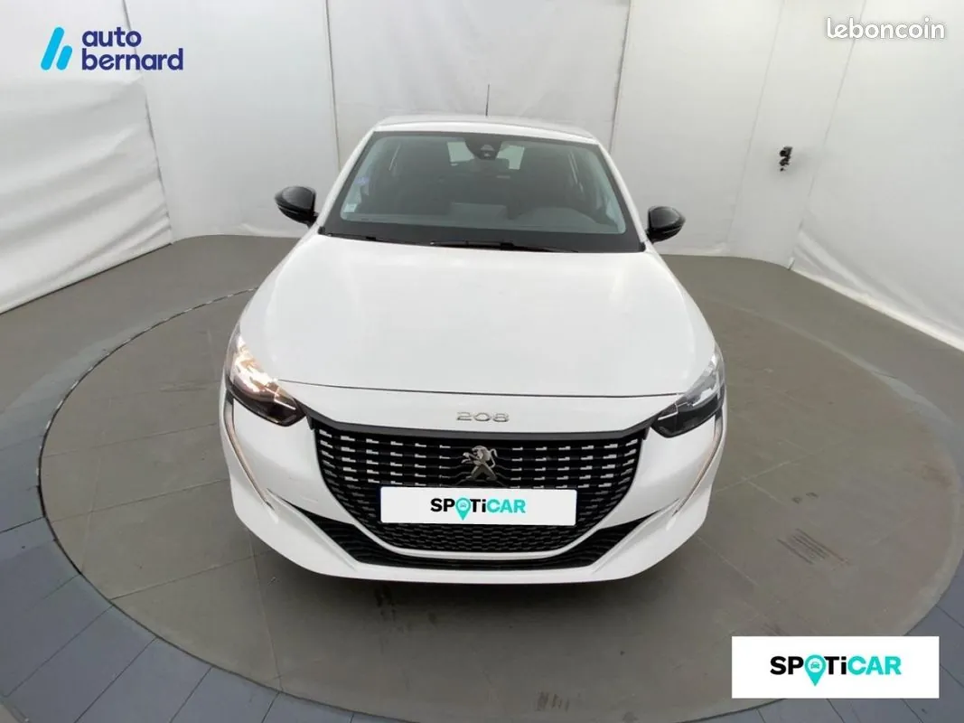 Peugeot 208 2022 photo 2