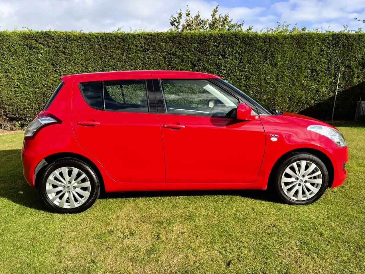 Suzuki Swift 2013 photo 2