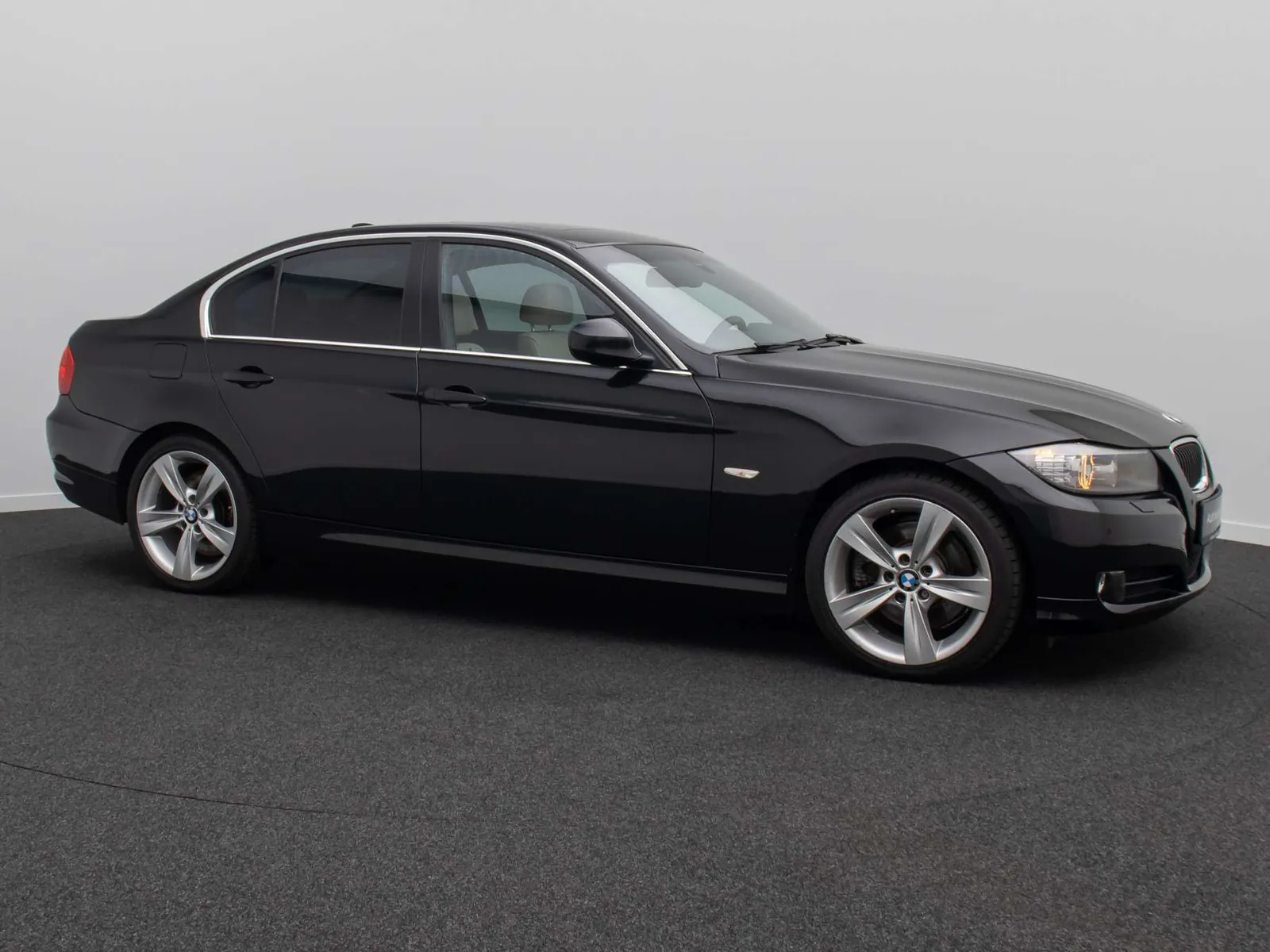 BMW 325 2011 photo 4