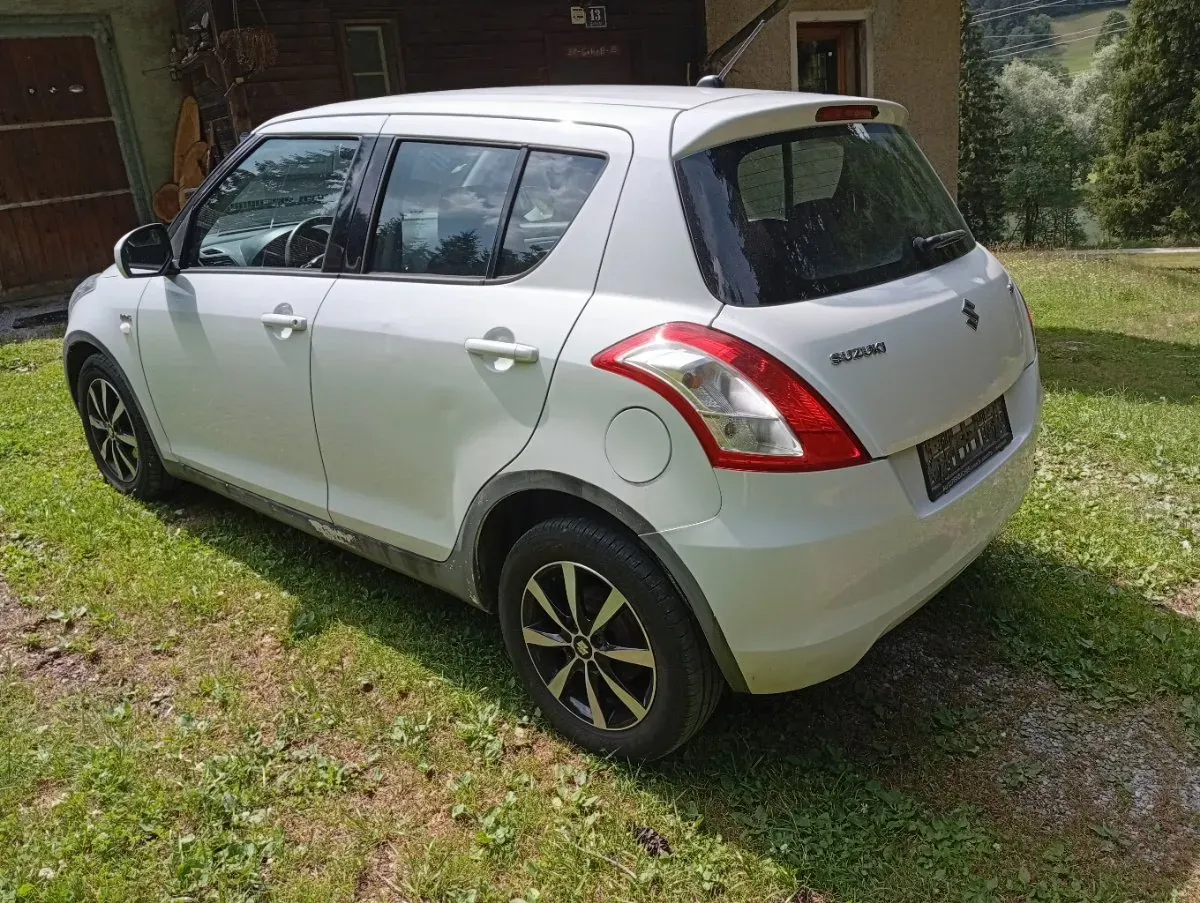 Suzuki Swift 2013 photo 2