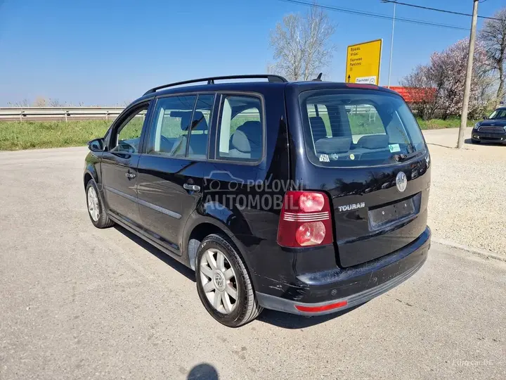 Volkswagen Touran 2010 photo 4