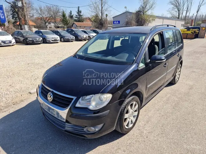 Volkswagen Touran 2010 photo 2