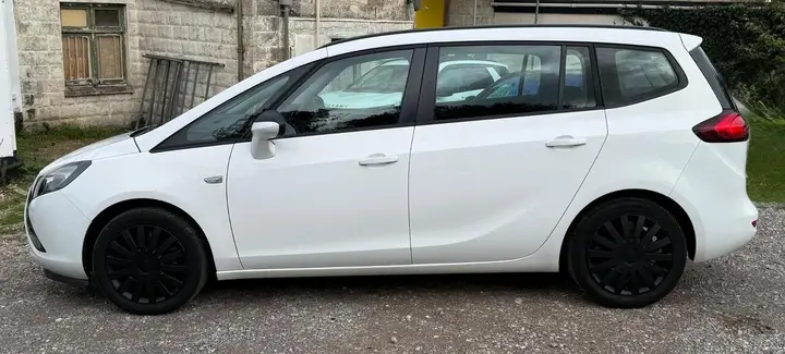 Vauxhall Zafira 2015 photo 2