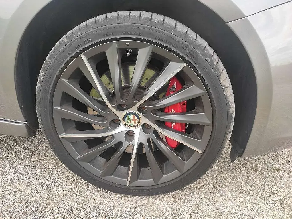 Alfa Romeo Giulietta 2013 photo 2