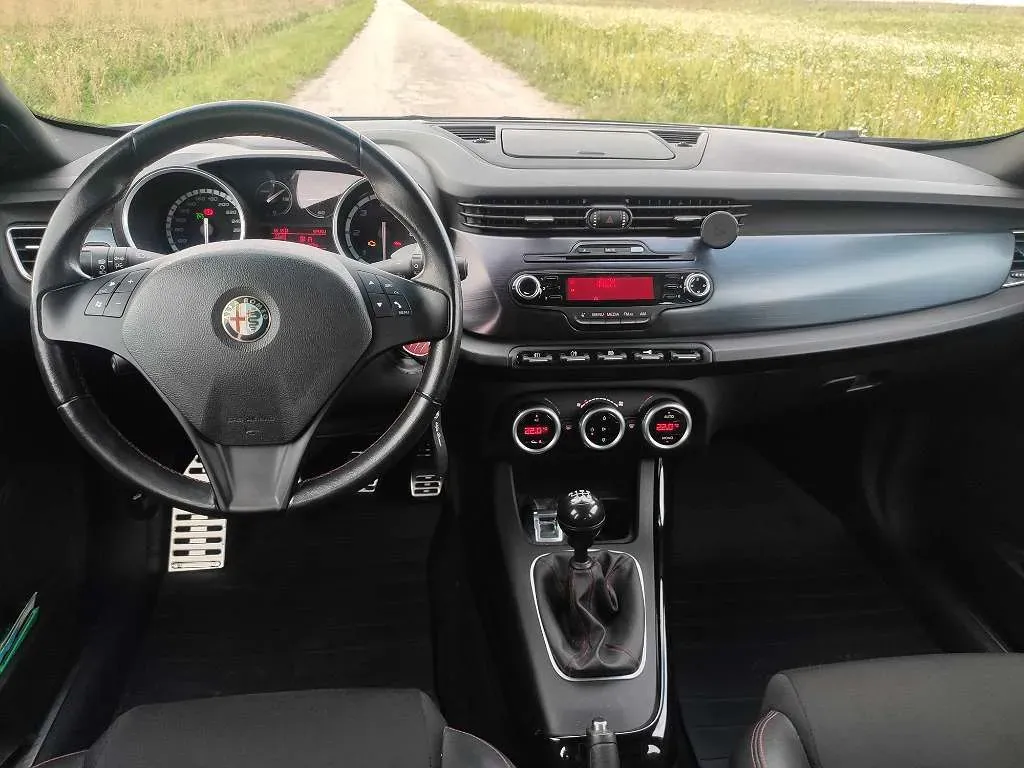 Alfa Romeo Giulietta 2013 photo 3