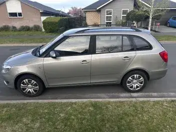 Skoda Fabia 2011 photo 3