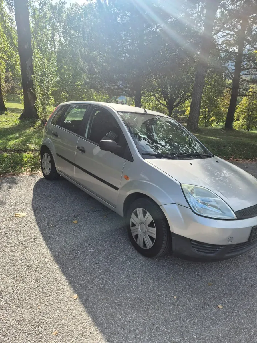 Ford Fiesta 2005 photo 2