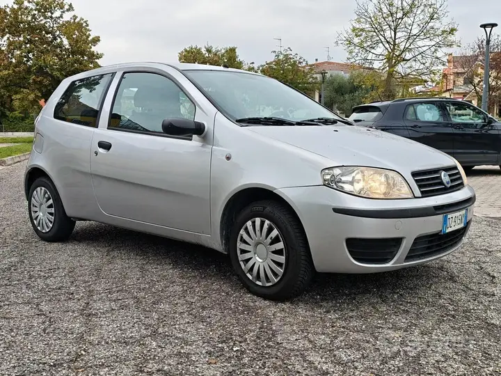 Fiat Punto 2009 photo 3