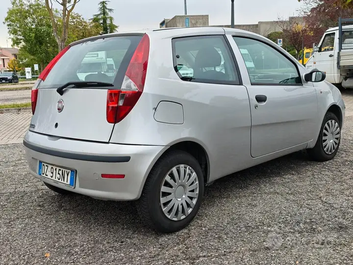 Fiat Punto 2009 photo 4
