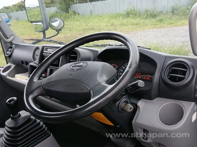 Hino Dutro 2015 photo 4