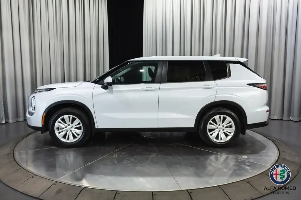 Mitsubishi Outlander 2025 photo 2