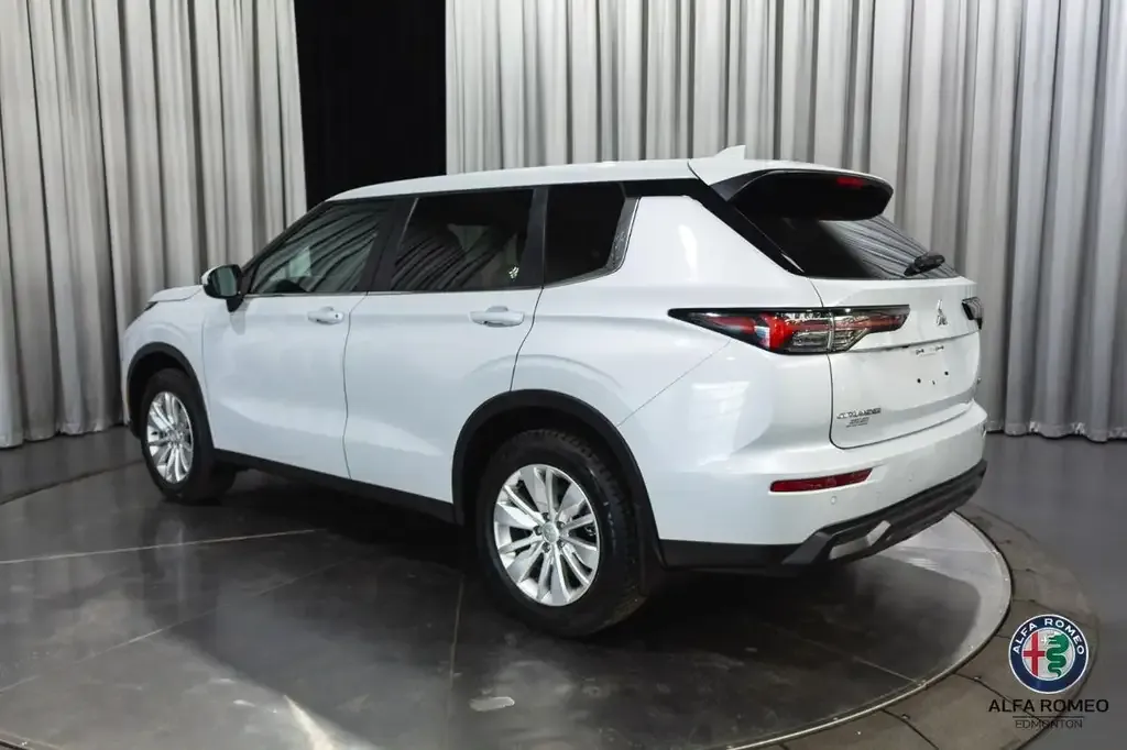 Mitsubishi Outlander 2025 photo 3