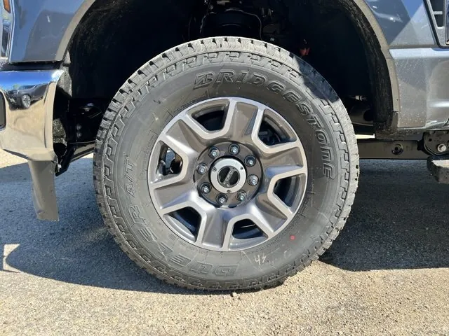 Ford Super Duty F-350 2026 photo 3