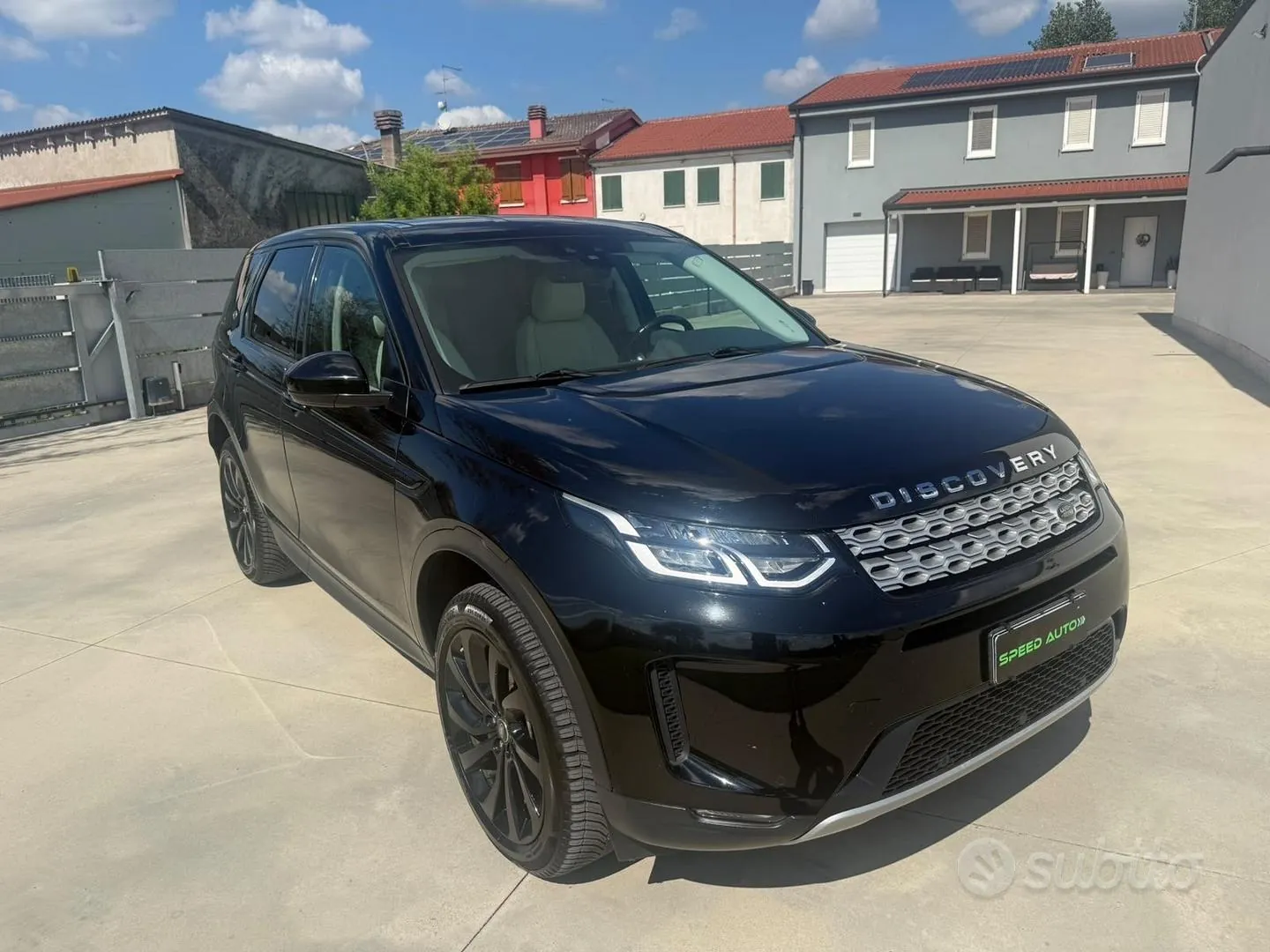 Land Rover Discovery Sport 2020 photo 3