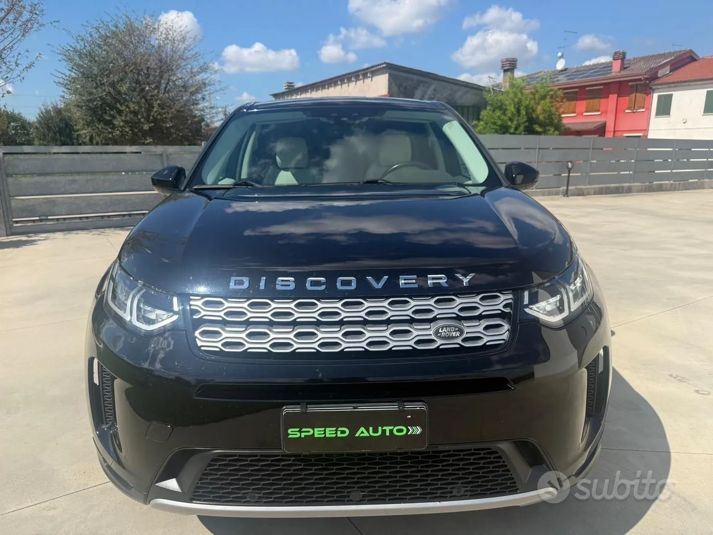 Land Rover Discovery Sport 2020 photo 2