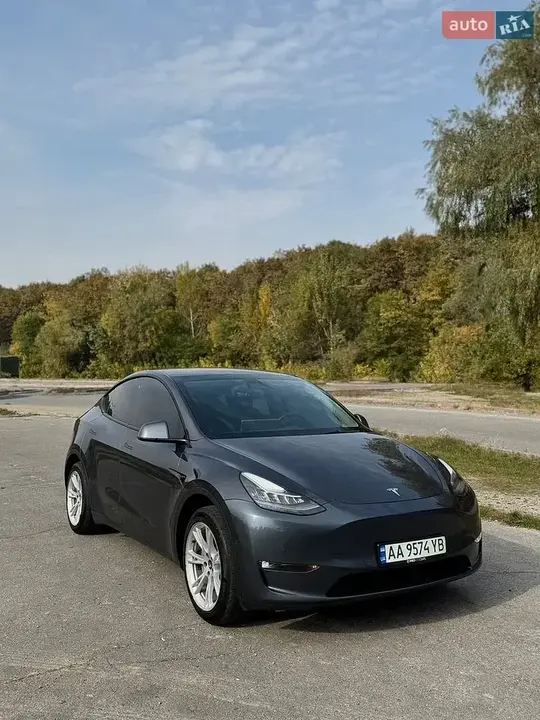 Tesla Model Y 2021 photo 2