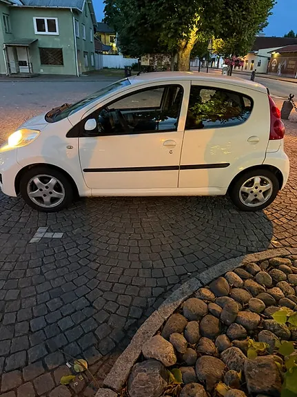 Peugeot 107 2010 photo 2