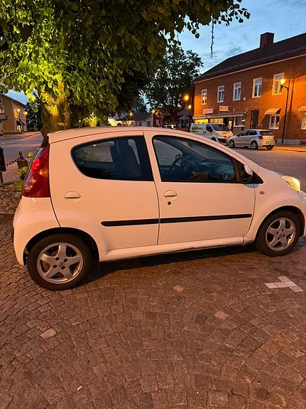 Peugeot 107 2010 photo 3