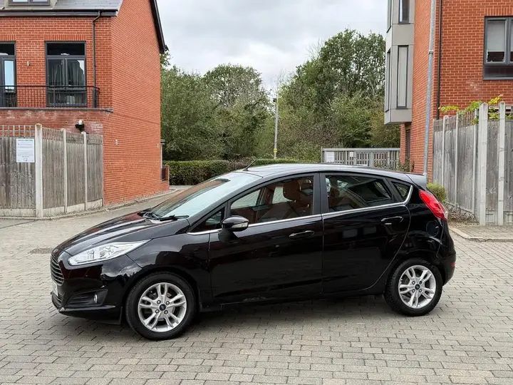 Ford Fiesta 2016 photo 2