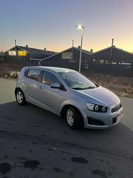 Chevrolet Aveo 2012 photo 2