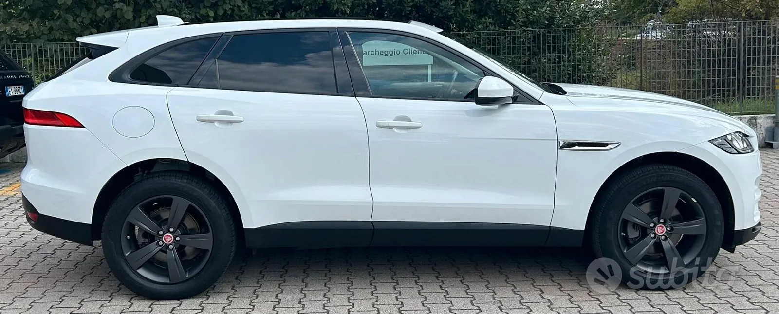 Jaguar F-Pace 2018 photo 2