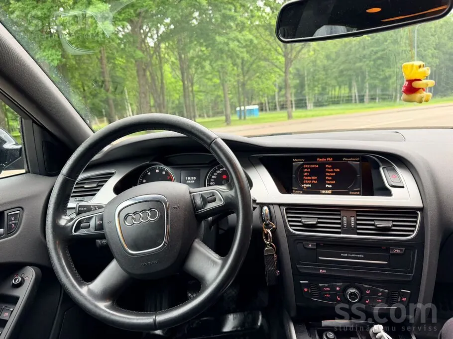 Audi A4 2010 photo 5