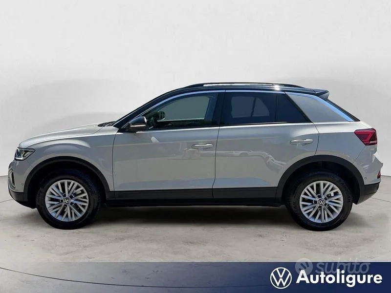 Volkswagen T-Roc 2023 photo 2