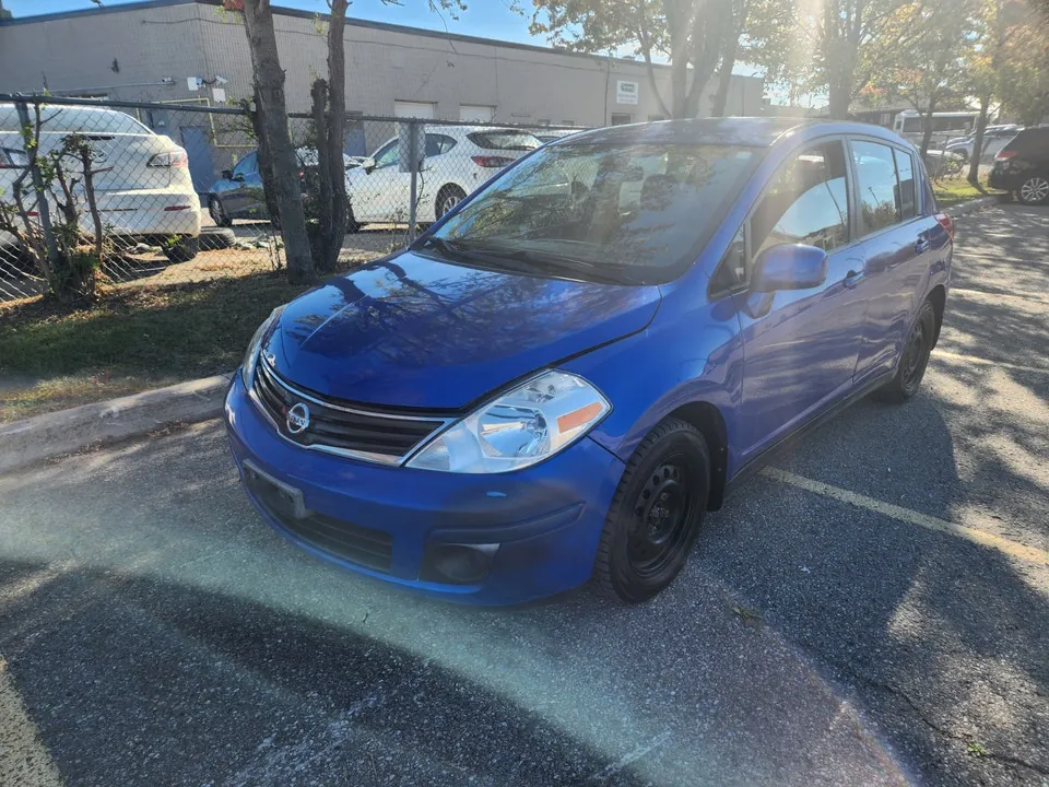 Nissan Versa 2012 photo 2