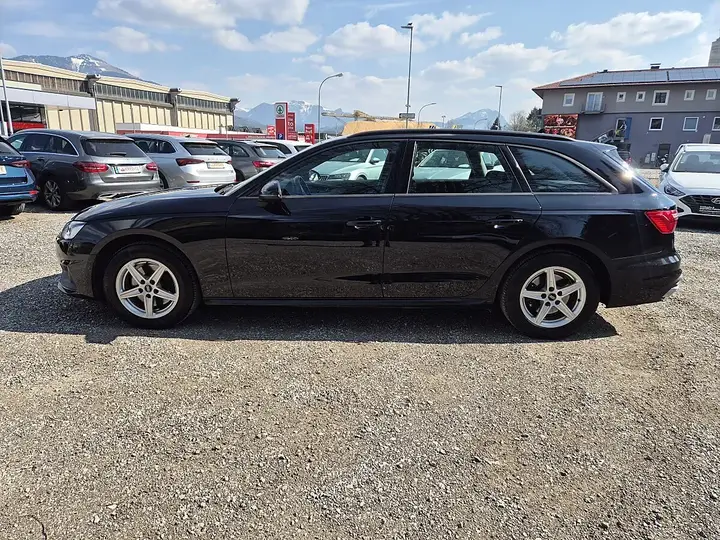 Audi A4 2022 photo 2