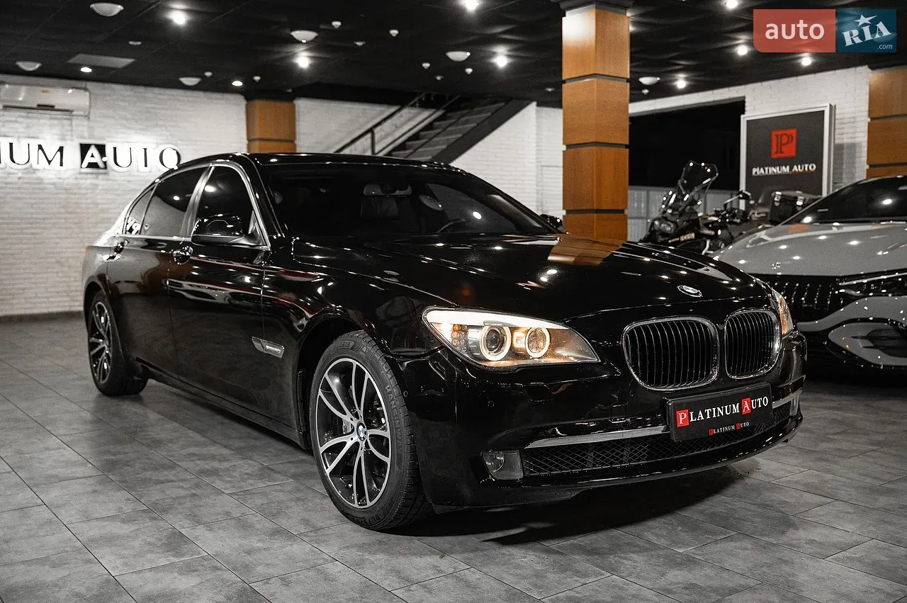 BMW 7 Series 2012 photo 2