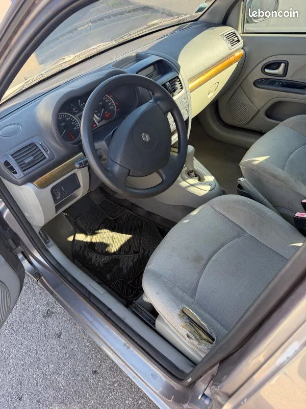 Renault Clio 2001 photo 2