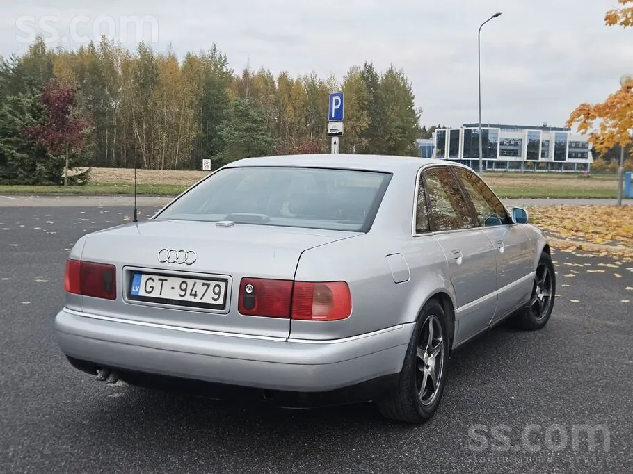 Audi A8 1999 photo 2
