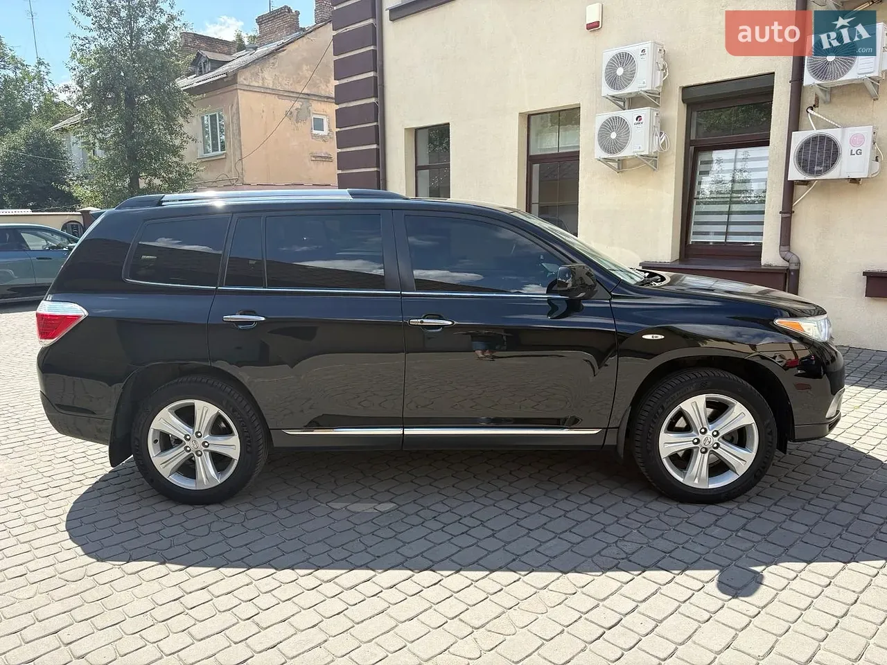 Toyota Highlander 2011 photo 2