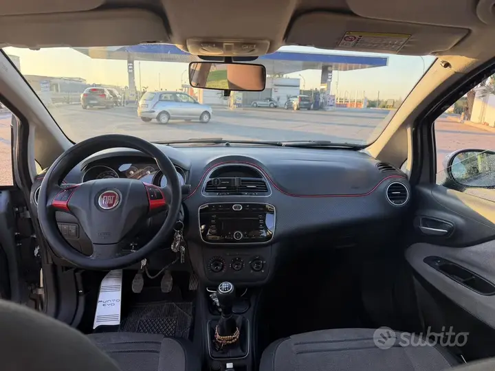 Fiat Punto Evo 2010 photo 2
