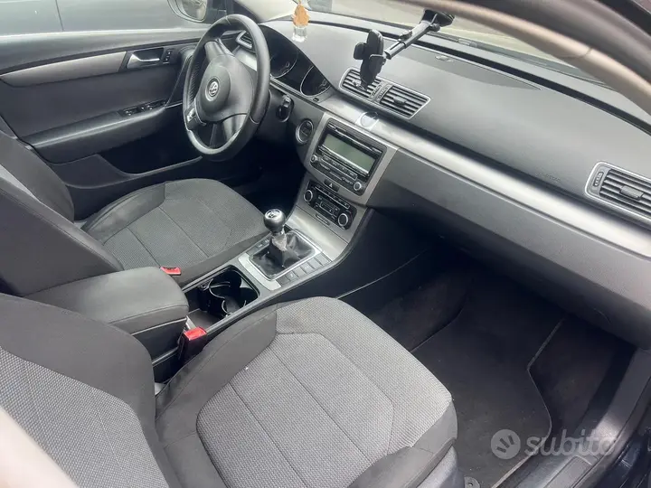 Volkswagen Passat 2011 photo 4
